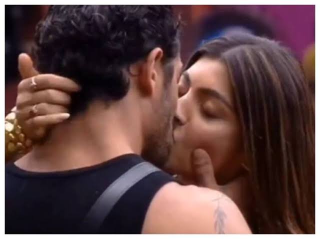 Maya G Kissing Leaked Viral Video Link : Maya G Viral Videos